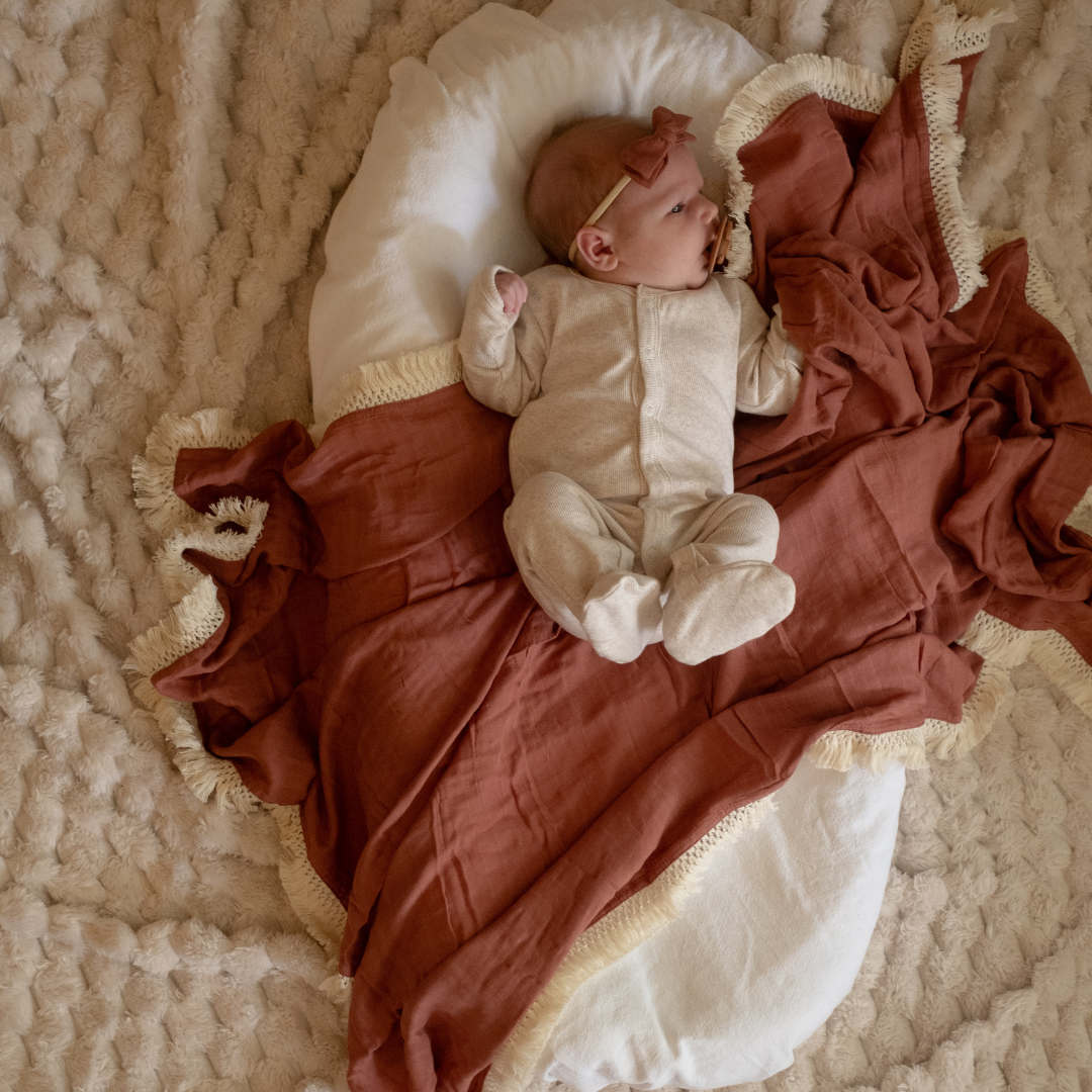 MUSLIN SWADDLE - Merlot Tassel