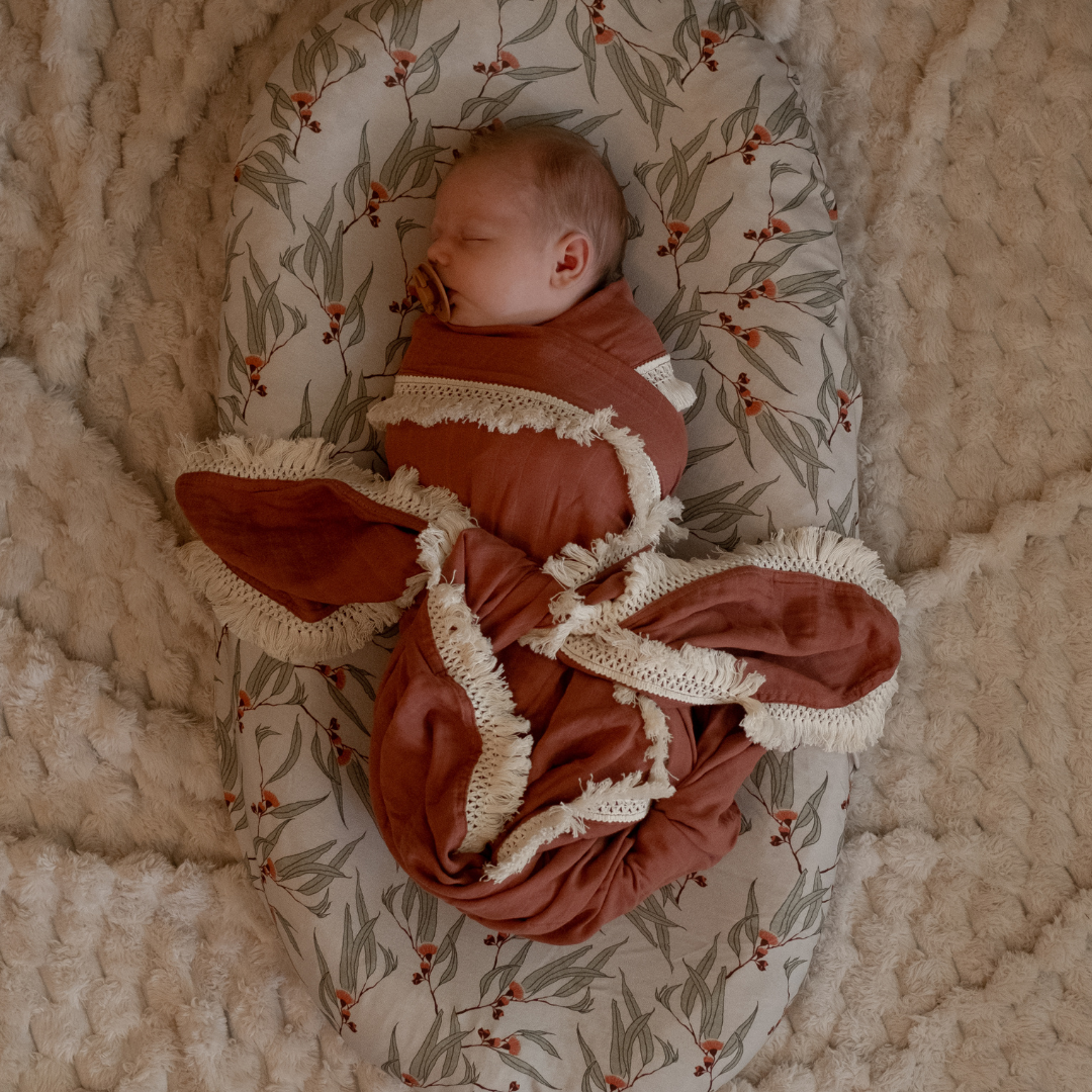 MUSLIN SWADDLE - Merlot Tassel