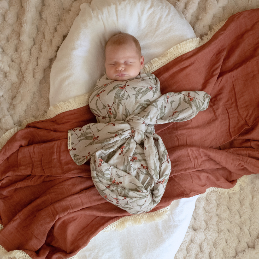 MUSLIN SWADDLE - Merlot Tassel